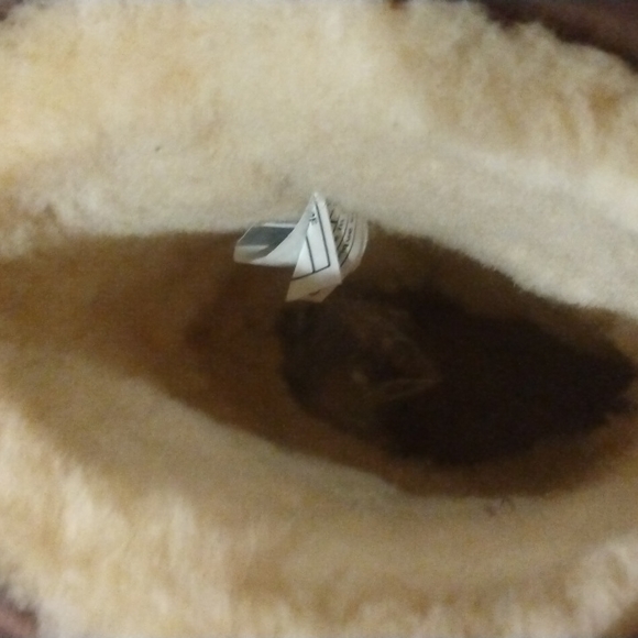 Eva Leopard Leather Uggs - Picture 6 of 8